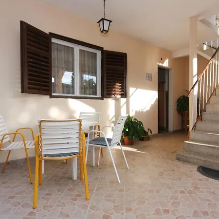 5899a Apartment *